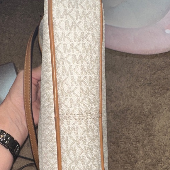 Michael Kors Cream and Gold Crossbody Bag - Picture 7 of 8